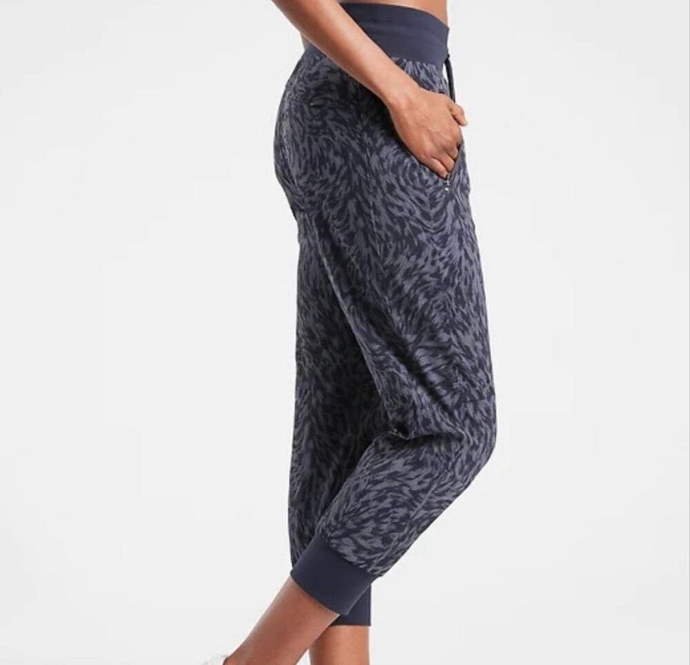Athleta Trekkie North Printed Crop 23" Joggers New with Tags